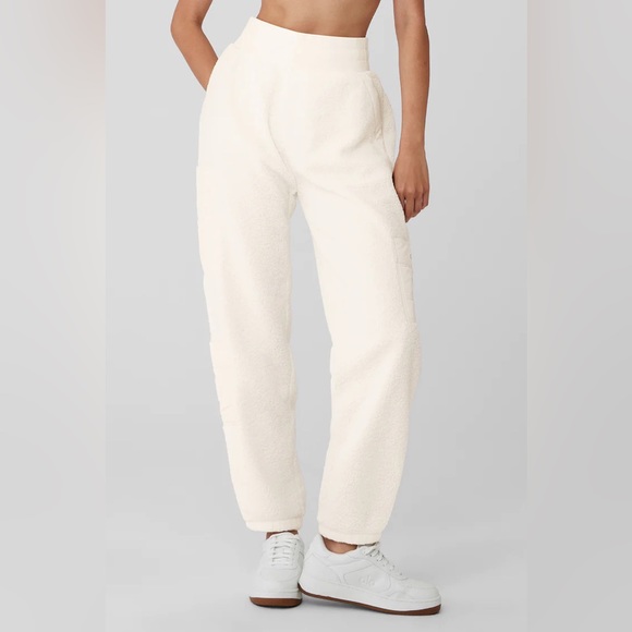 ALO Yoga Pants - Alo Micro Sherpa High-Waist Solstice Sweatpant Ivory White Size Small